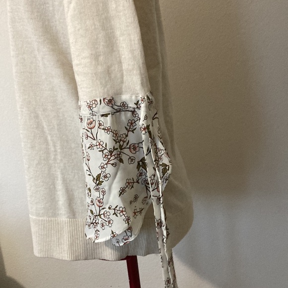 Loft blouse Size LP cream color with flared floral cuff sleeves 100% cotton - Picture 12 of 12